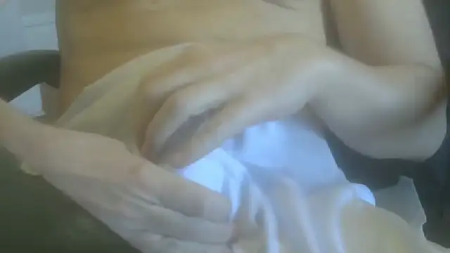 CuteMuscledHung webcam show