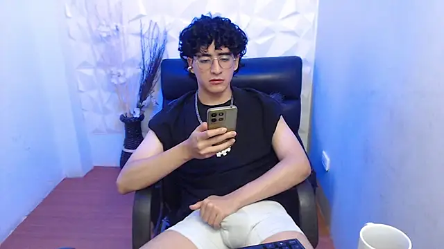Elliot_23n Live XXX chat