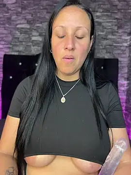 Chatroom XXX en direct de Cloe-Fire