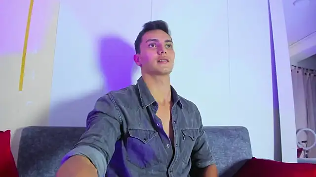 andrewevans46 live XXX chat