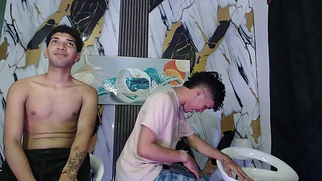 VERY_HOT_GUYS Adlı Modelin Canlı XXX Sohbeti