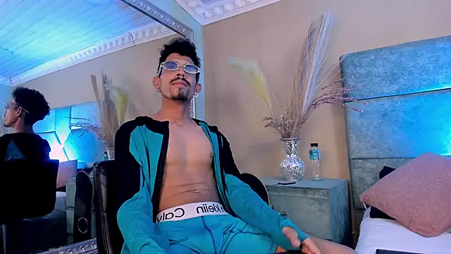 NoaahTylor's Live XXX Chat