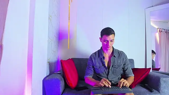 andrewevans46 live XXX chat