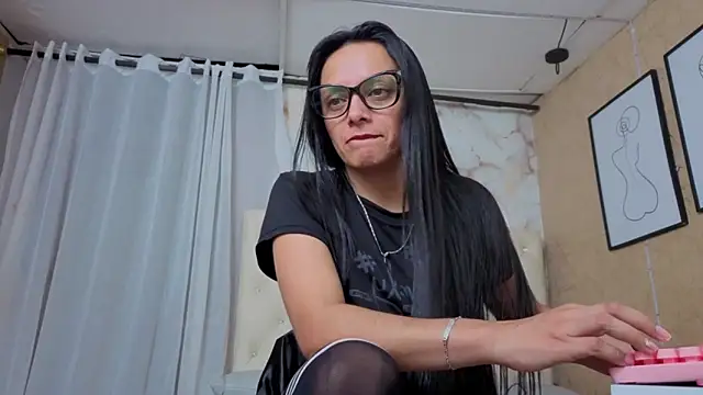 QueenSallyDesire Chat XXX in diretta