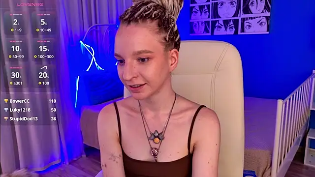 VioletShine Adlı Modelin Canlı XXX Sohbeti