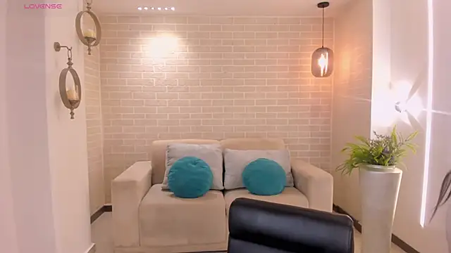 دردشة AmaraDivine الجنسية المباشرة