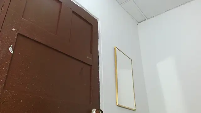 Thalian Adlı Modelin Canlı XXX Sohbeti