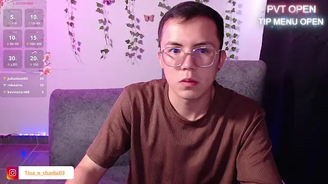 Chat XXX en directo de Tina_4_Charlie