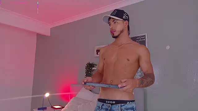XXX chat uživo modela Ken-boy_
