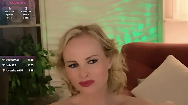 Sandra_Kind Adlı Modelin Canlı XXX Sohbeti