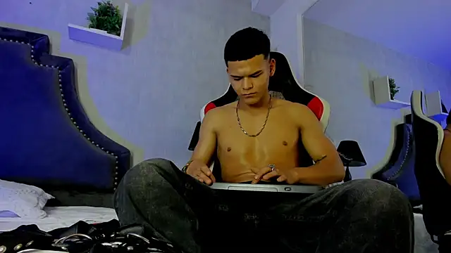 DylanRoyce_ Adlı Modelin Canlı XXX Sohbeti