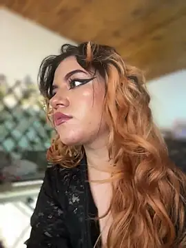 NikkiNix élő XXX-chatje