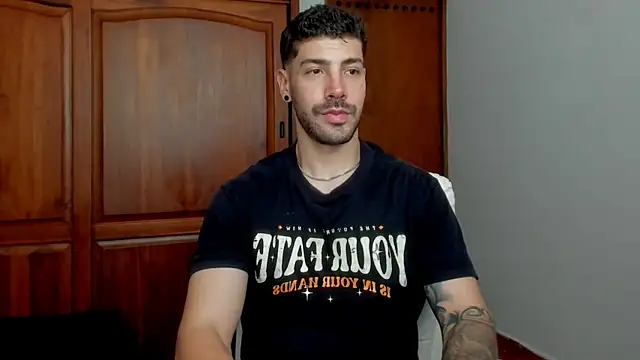 Guyinthemountain Chat XXX in diretta