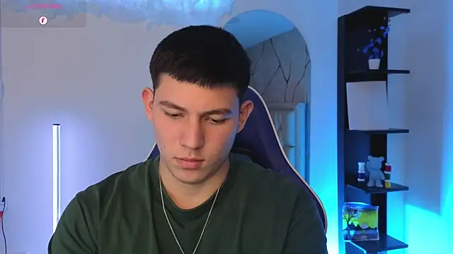 Chatroom XXX en direct de JamesCr_