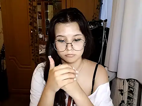 Adilily XXX чат на живо