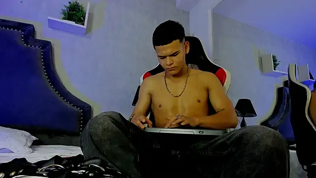 DylanRoyce_: απευθείας συνομιλία ΧΧΧ