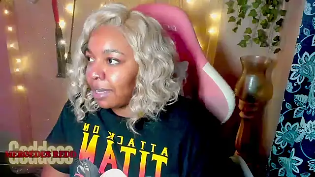 MercedesRedd's Live XXX Chat