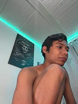 alejo_cute Adlı Modelin Canlı XXX Sohbeti