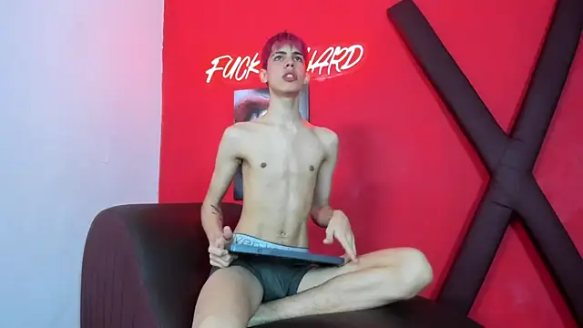 TWINKS_FRIENDS Adlı Modelin Canlı XXX Sohbeti