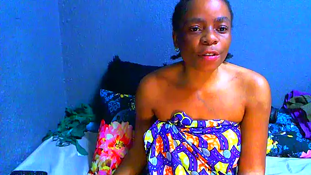 SMALLBOOBSXX's Live XXX Chat