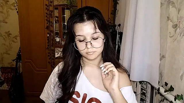 Adilily Live XXX-chat