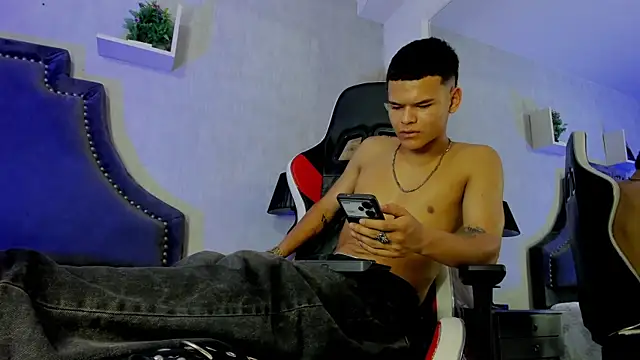 DylanRoyce_ Live XXX-chat