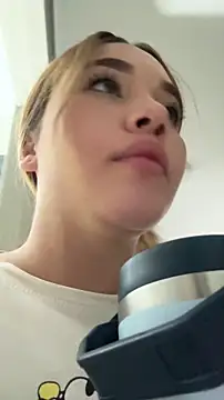 XXX chat uživo modela ammy_shell