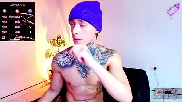 7_Saturno_7 Show in webcam