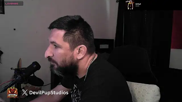 XXX chat uživo modela DevilPup75_