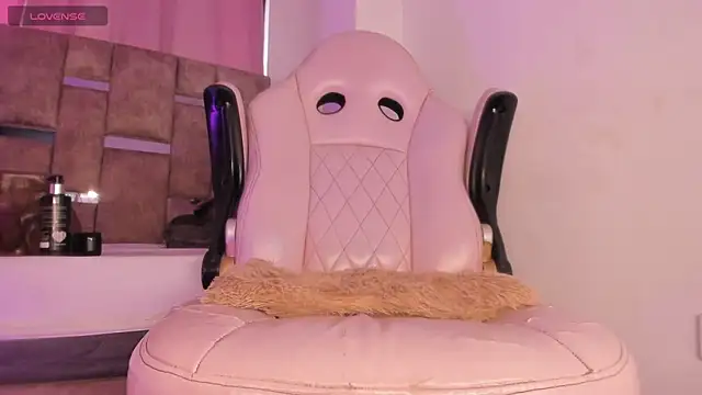 Mia_royal Chat XXX in diretta