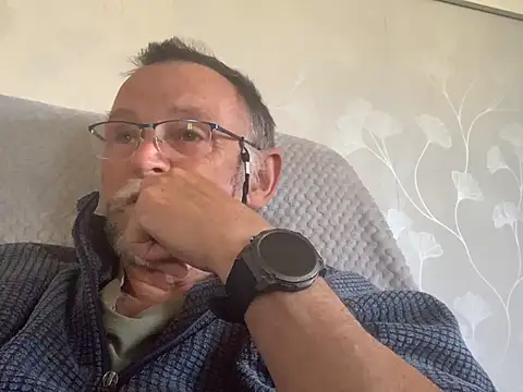 צ'אט XXX בשידור חי של Moonraker64