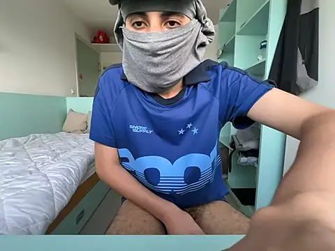 Rebeu_77 élő XXX-chatje