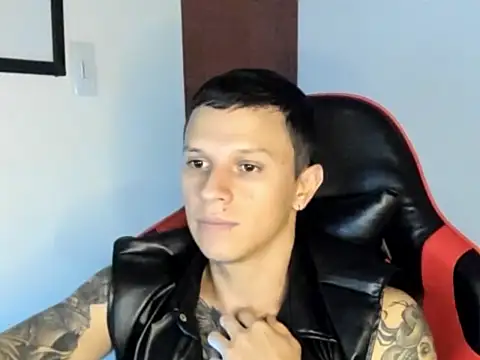 XXX chat uživo modela Masterdave7