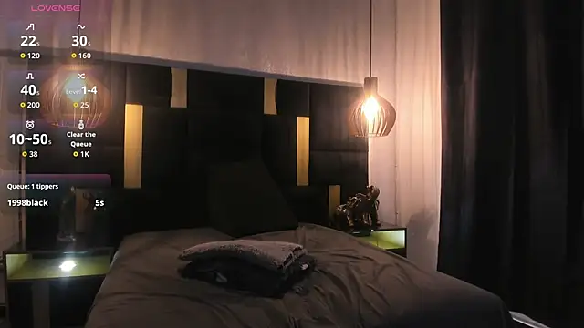Lucio__Fox 即時 XXX 聊天