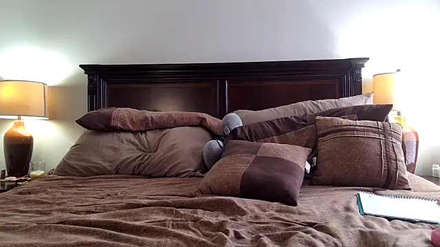 JulieHolliday's Webcam Show