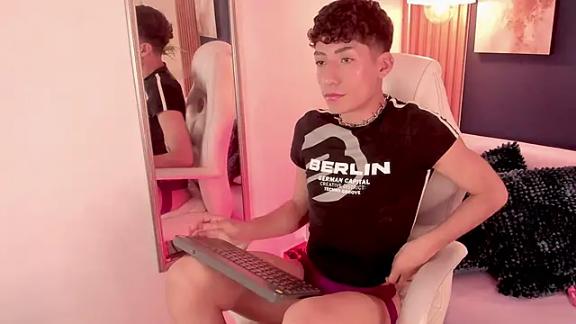 Chat XXX en directo de Adann_Scott