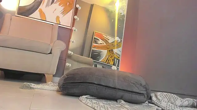 Kiara_Curls Pertunjukan Webcam