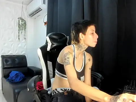lunallena_17 Adlı Modelin Canlı XXX Sohbeti