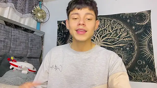 Andy_Belier23 Chat XXX in diretta