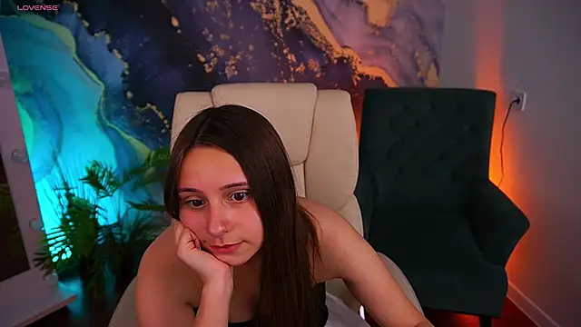 צ'אט XXX בשידור חי של TinyNatalie