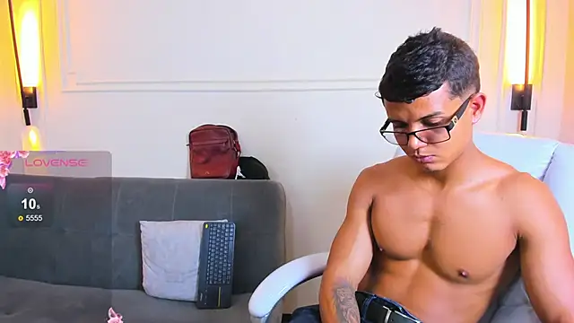 Paradise_boy_sn Webbikameraesitys