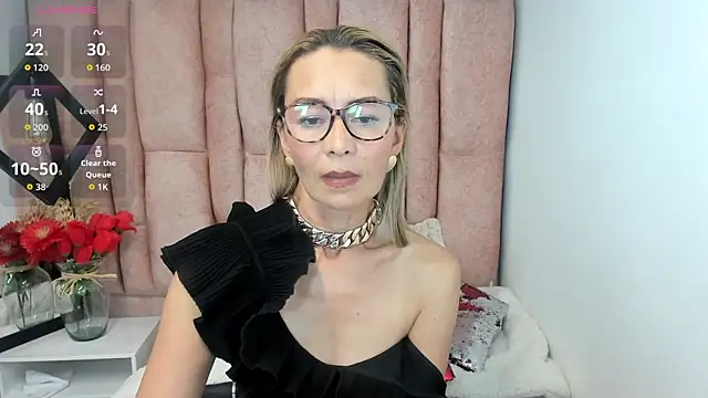 Issa_Milf__ 现场XXX聊天