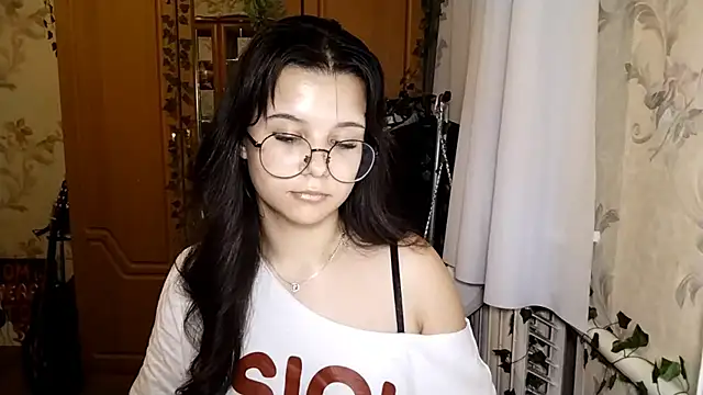 Adilily Adlı Modelin Canlı XXX Sohbeti