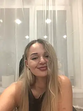 Seralunee live XXX chat