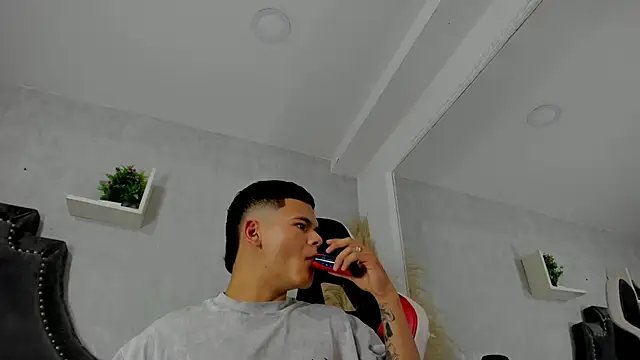 Chat XXX ao vivo de DylanRoyce_