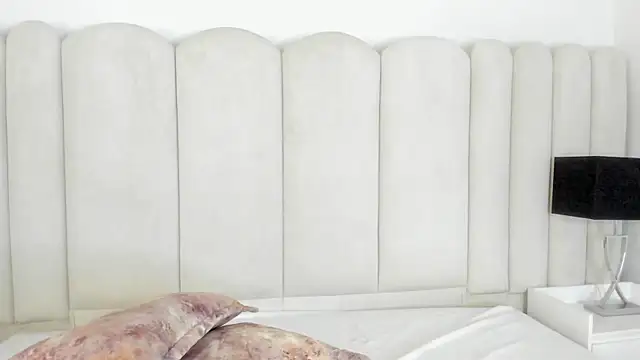 Chat XXX en directo de AnnyCherry_