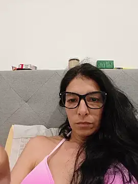Sposini69 Adlı Modelin Canlı XXX Sohbeti