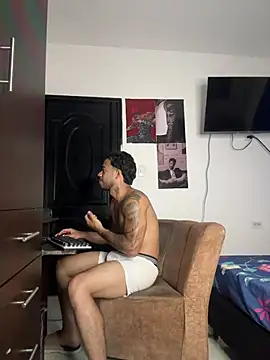 Kenny_romano Adlı Modelin Canlı XXX Sohbeti