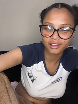 PEACHWAV3 Adlı Modelin Canlı XXX Sohbeti