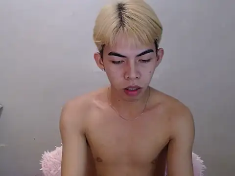 Urhotsilverboy Chat XXX in diretta